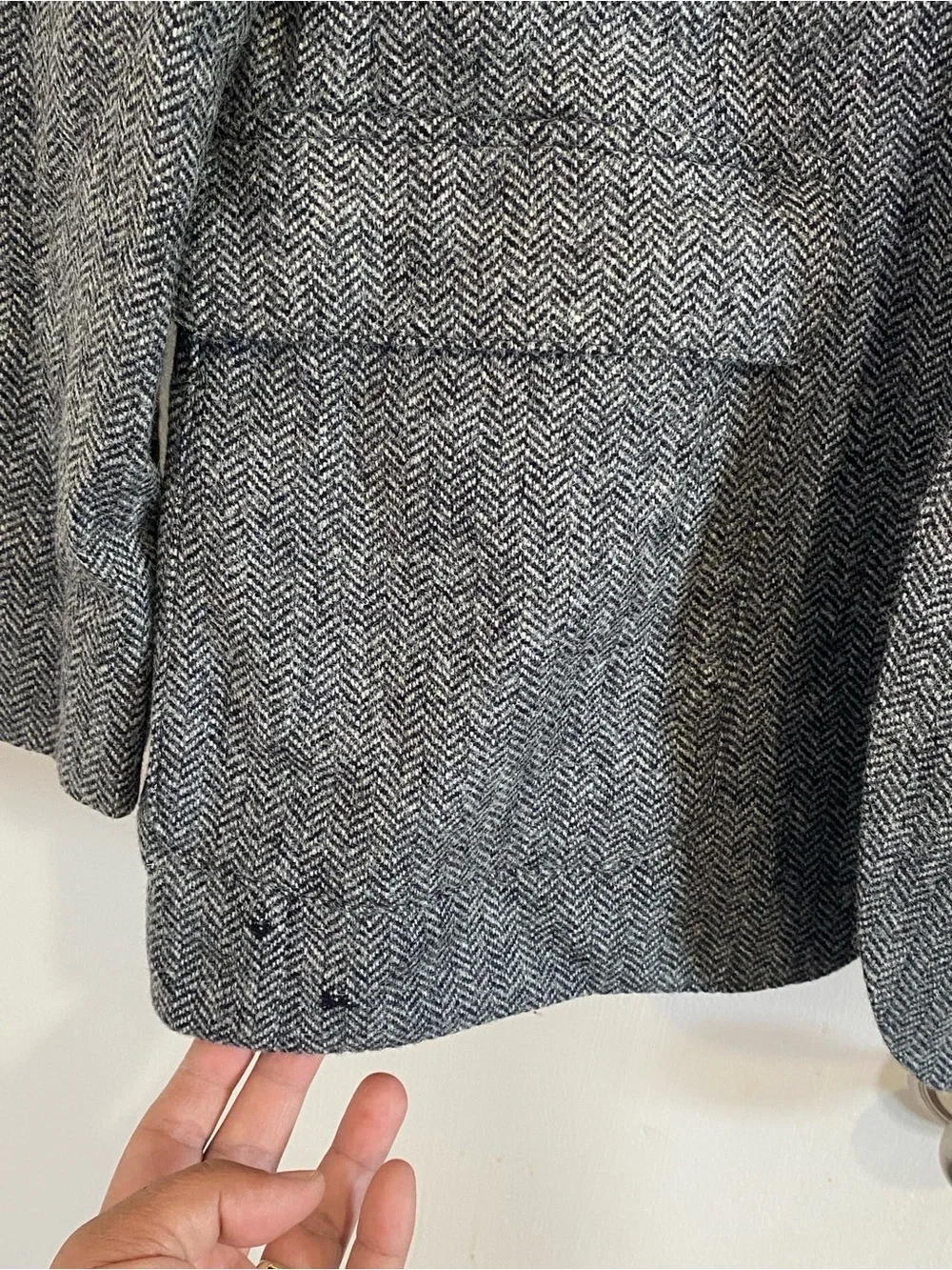 J.Crew Ludlow Blazer in Herringbone English Tweed | 42R | Grey I Classic | Slim